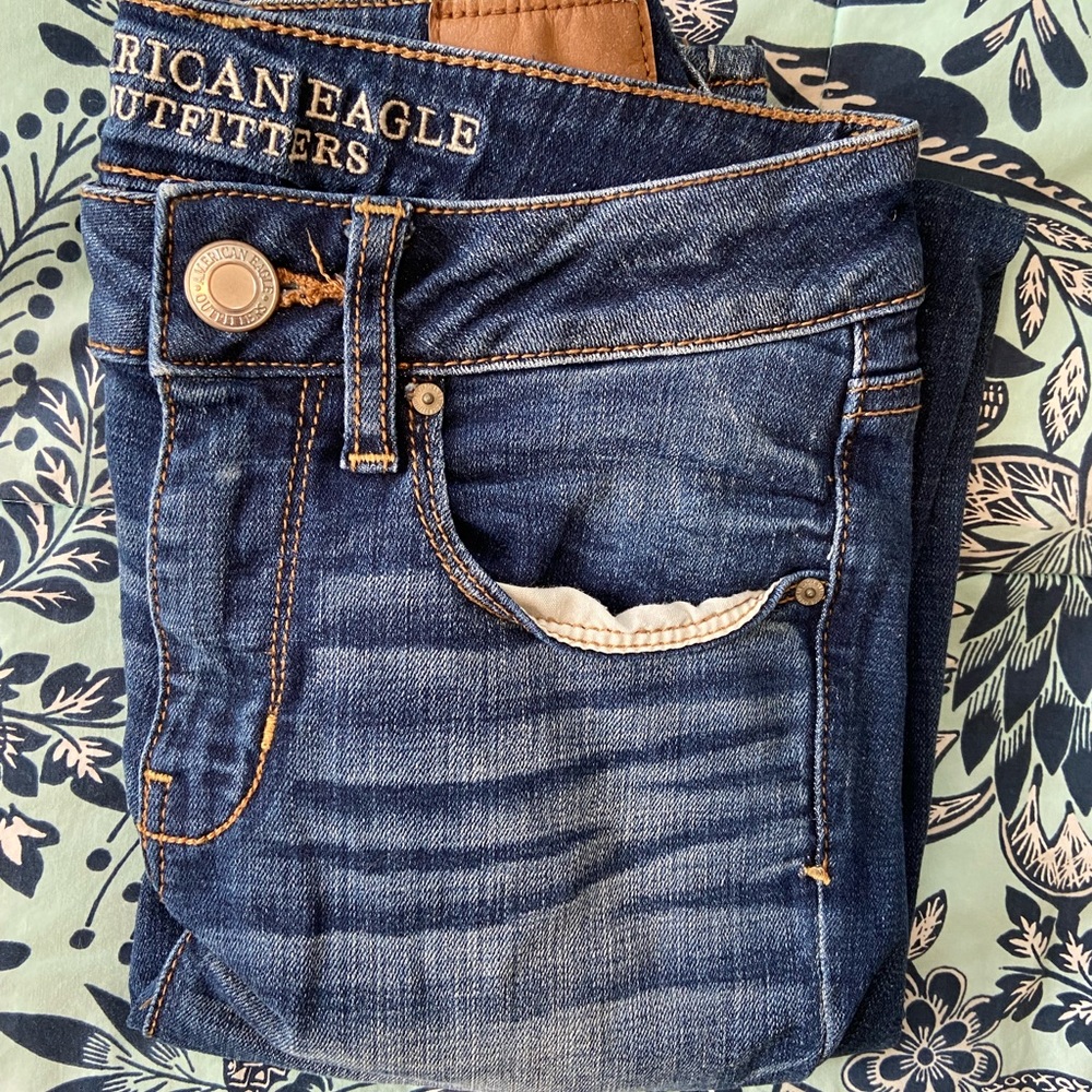 Medium wash size 2 American Eagle skinny jeans